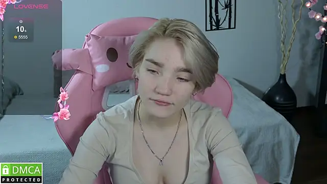 Megan_Lora's cam snapshot