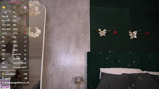 Lisafoxy_'s cam snapshot