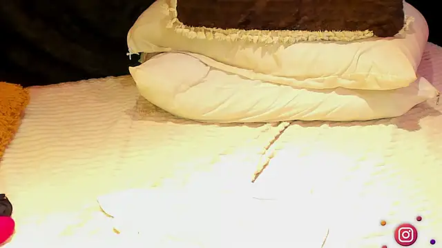 MiaKnox live sex cam