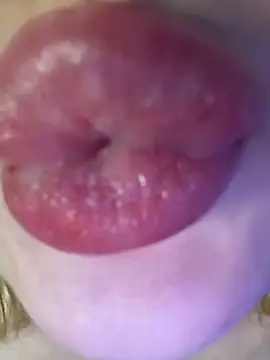 KellyMoors live sex cam