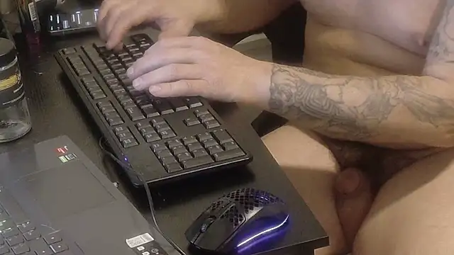 Armyexhibitionistvet live sex cam