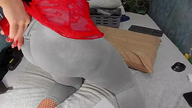 RedAssHottie live sex cam