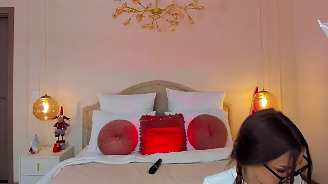 SaintLora's cam snapshot