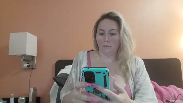 TheCougarNextDoor's cam snapshot