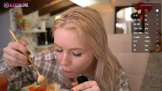 LexieLoree live sex cam