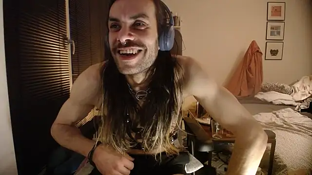 P4RtYBOII92 live sex cam