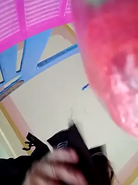 bella-la's cam snapshot