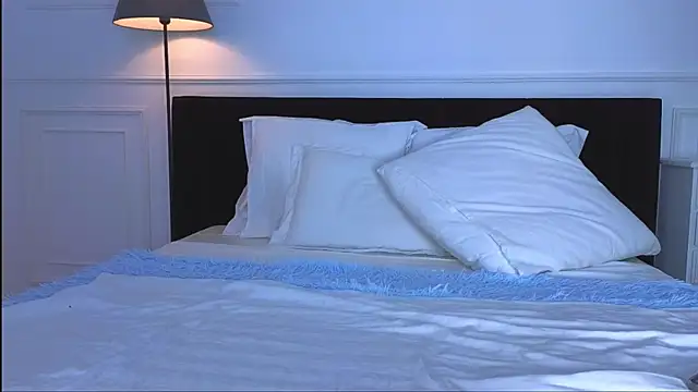 NicoleMarani live sex cam