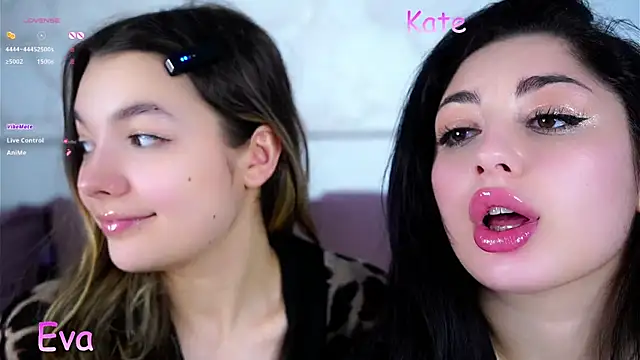 CorinnaSuttie's cam snapshot