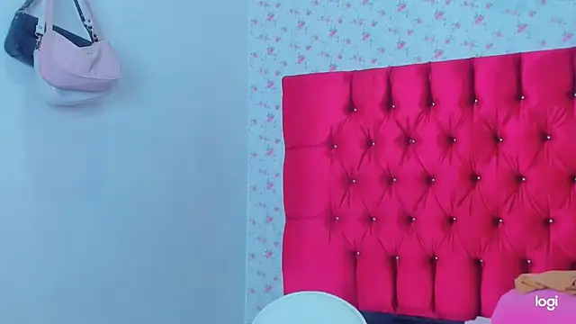 StassieBell live sex cam