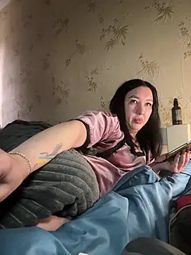 Naughtbaby_2025's cam snapshot