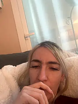 BarbieBlondieGirl's cam snapshot