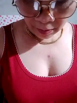 small-house123's cam snapshot