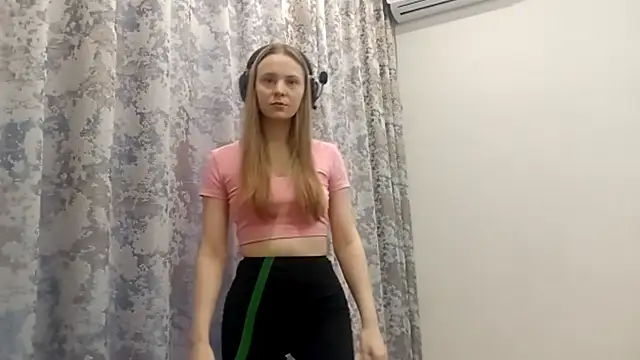 CrackShirker's cam snapshot