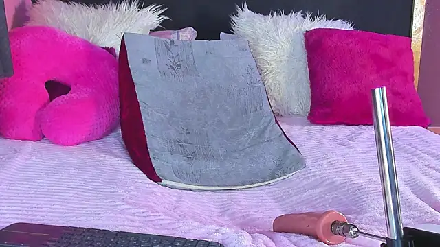 cloe_bridgee's cam snapshot