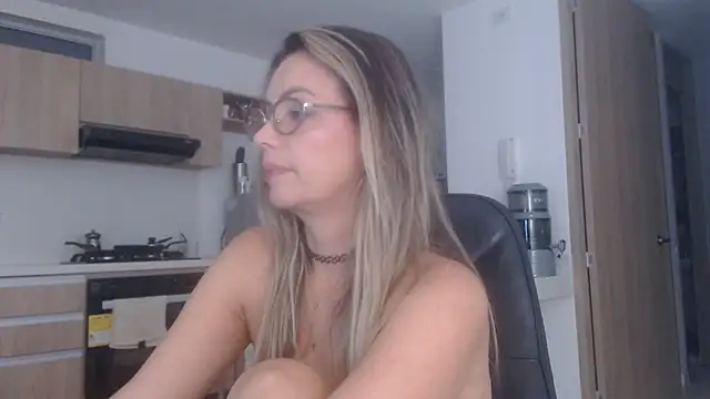 LovePaula live sex cam