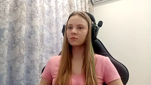 CrackShirker's cam snapshot