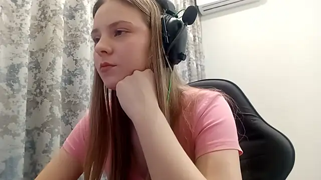 CrackShirker's cam snapshot