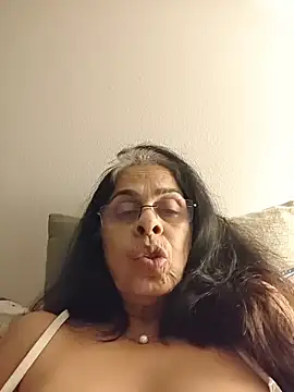 NakedMILFx's cam snapshot