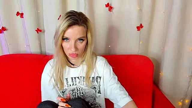 AlinaLovelyX's cam snapshot