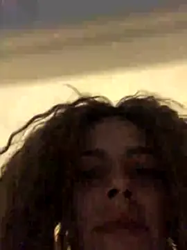 WhiTEChocOlaTE23's cam snapshot