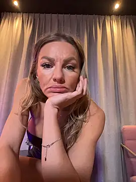 Oliva_Candy's cam snapshot