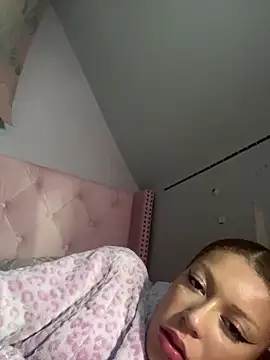 Mrs-Kittyyy live sex cam