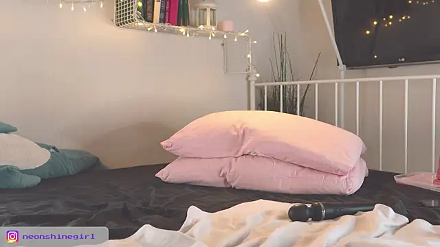NeonShine live sex cam