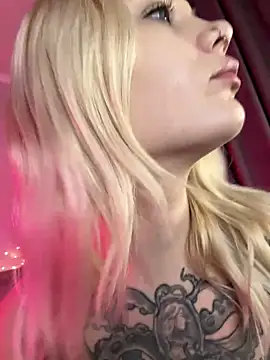 TeaseKitten-'s cam snapshot