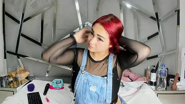 Catherinee69_x's cam snapshot