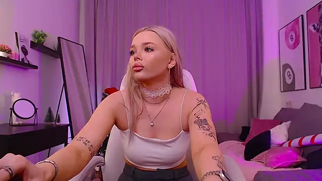 Leslie_Caronn's cam snapshot