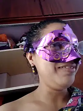 thanusi_2's cam snapshot