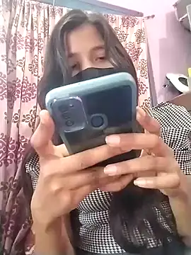 Surbhi-dixit's cam snapshot