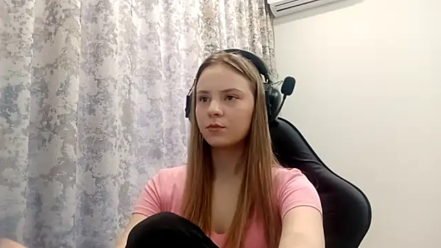 CrackShirker's cam snapshot