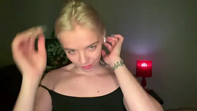 Scarlet_cat's cam snapshot