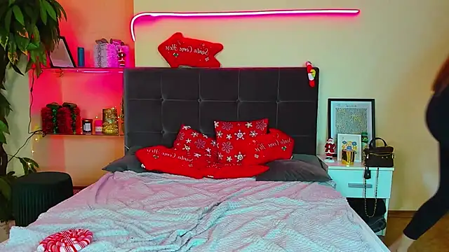 AdrianaCult's cam snapshot