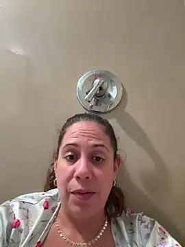 PrettyKittyMia's cam snapshot