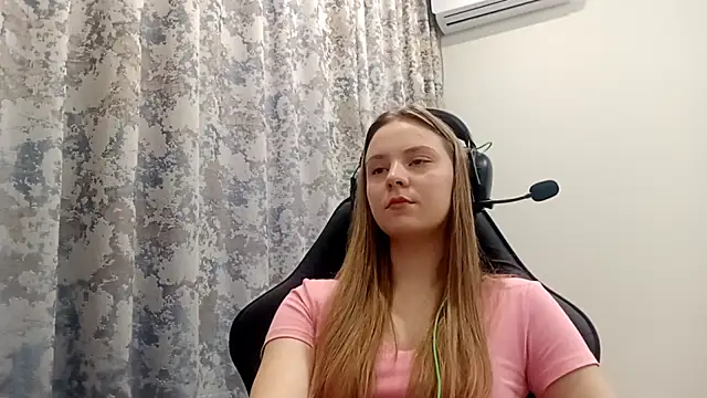 CrackShirker's cam snapshot