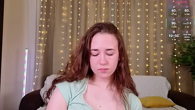 SudieNatera live sex cam