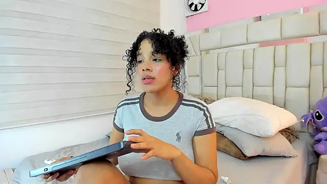 vanesasexyhot21's cam snapshot