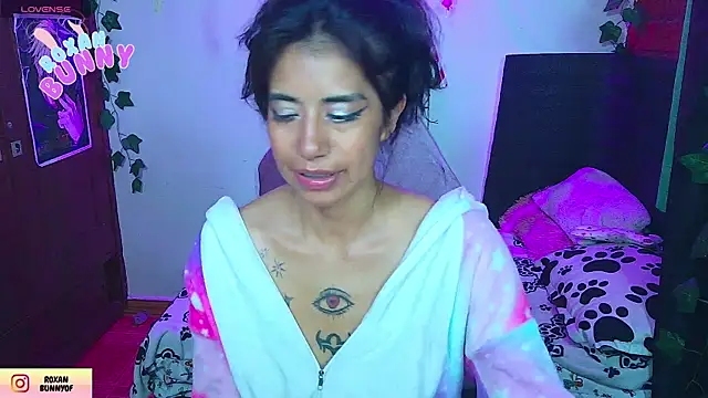 Roxanbunny1 live sex cam