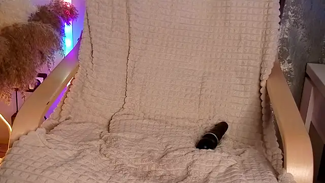 Ellaeternity's cam snapshot