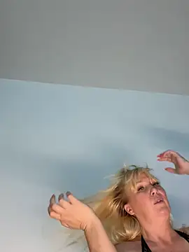 EmmaInLove23's cam snapshot