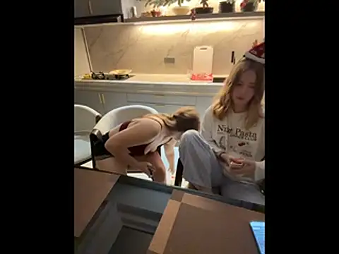 Nura_n_Sarah's cam snapshot