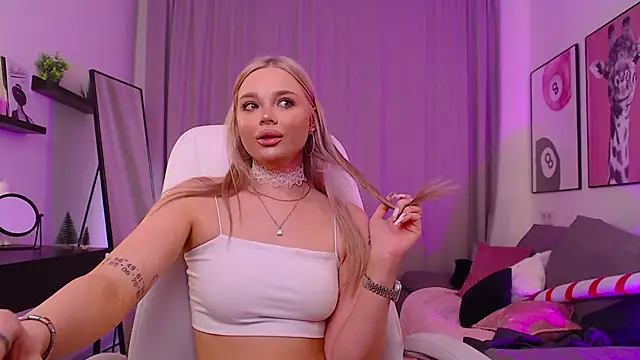 Leslie_Caronn's cam snapshot