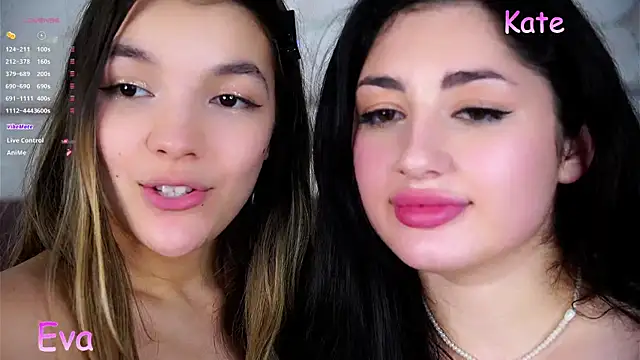 CorinnaSuttie live sex cam