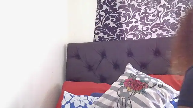 sluttylaura21's cam snapshot