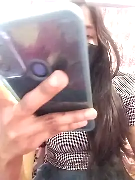 Surbhi-dixit's cam snapshot