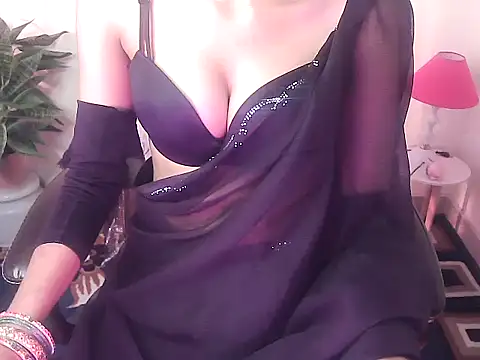 lo_e_shreya's cam snapshot