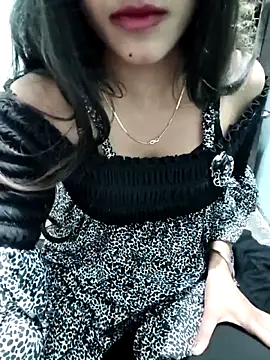 Yours-Zeenat's cam snapshot